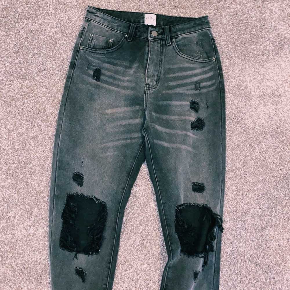 BLACK RIPPED MOM JEAN - Picture 4 of 6